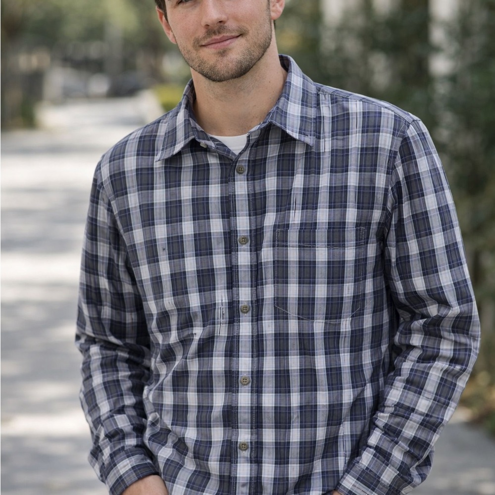 GAP Men's Blue and White Plaid Dress Shirt